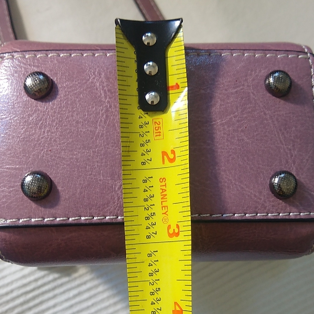 Elegant Pink Leather Crossbody Bag - Picture 10 of 16